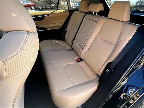 Used 2021 Toyota RAV4 LE image 20