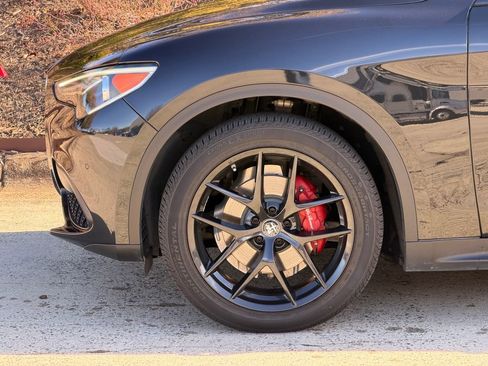 Used 2019 Alfa Romeo Stelvio Ti w/ Nero Edizione image 10