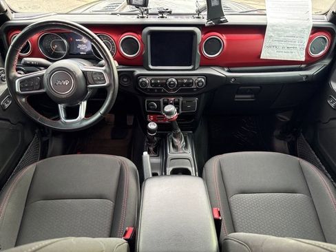 Used 2023 Jeep Gladiator Rubicon w/ Cold Weather Group image 17