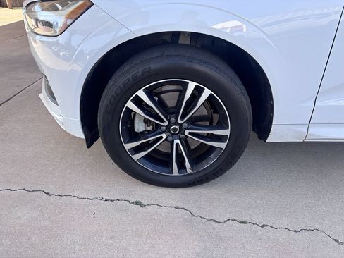 Used 2020 Volvo XC60 T6 Momentum AWD/4WD image 9