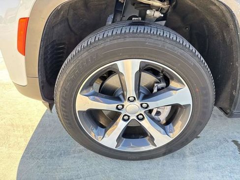 Used 2023 Jeep Grand Cherokee 4WD 4xe image 5