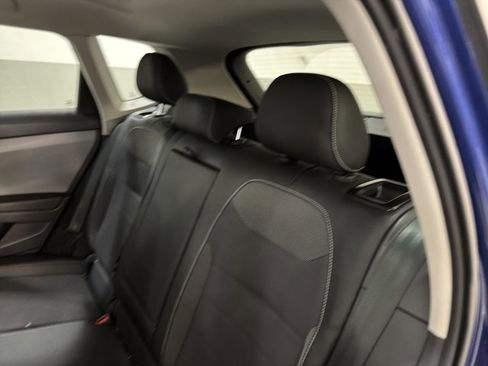 Used 2023 Volkswagen Taos SE w/ Panoramic Sunroof Package FWD image 7