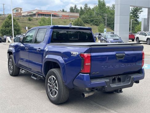 Used 2024 Toyota Tacoma TRD Sport w/ TRD Sport Upgrade Package AWD/4WD image 3