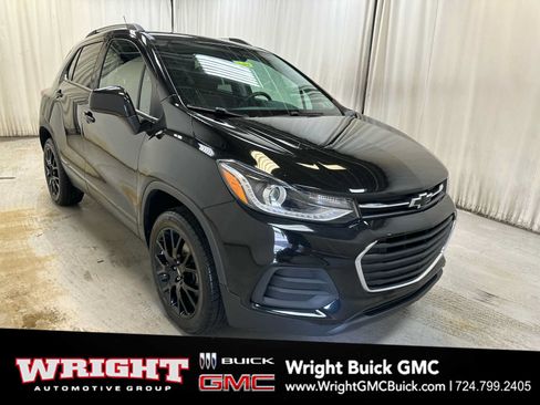 Used 2022 Chevrolet Trax LT w/ Premium Seat Package AWD/4WD image 1