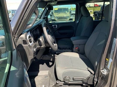 New 2025 Jeep Gladiator Sport image 10