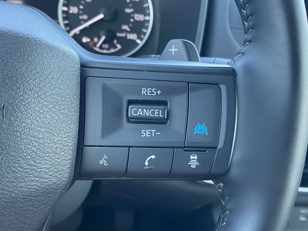 Used 2025 Nissan Rogue SV FWD image 30