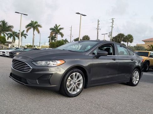 Used 2020 Ford Fusion SE image 3