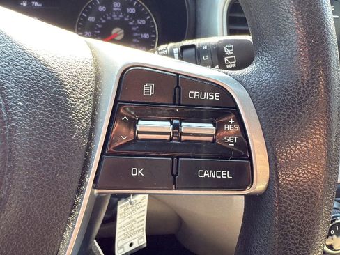 Used 2019 Kia Sorento LX image 11