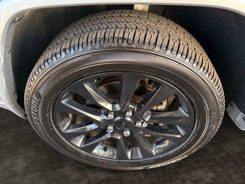 Used 2018 Jeep Grand Cherokee Altitude AWD/4WD image 35