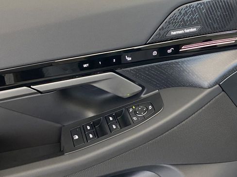 Used 2025 BMW 530i xDrive w/ M Sport Package image 22