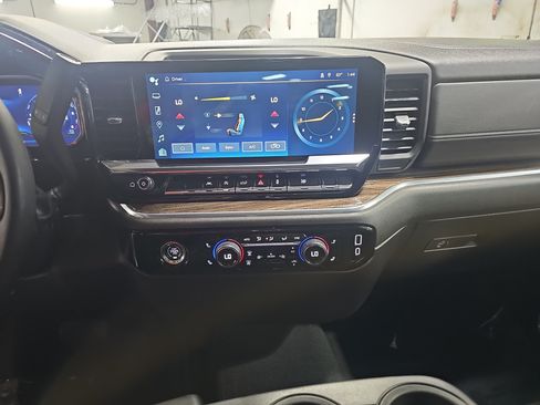 Used 2023 Chevrolet Silverado 1500 LT AWD/4WD image 20