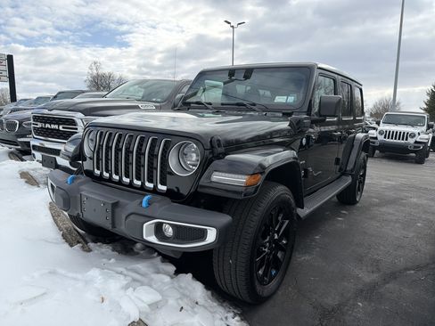 Used 2023 Jeep Wrangler Sahara w/ Cold Weather Group image 3
