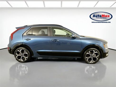 Used 2023 Kia Niro EX Touring image 10