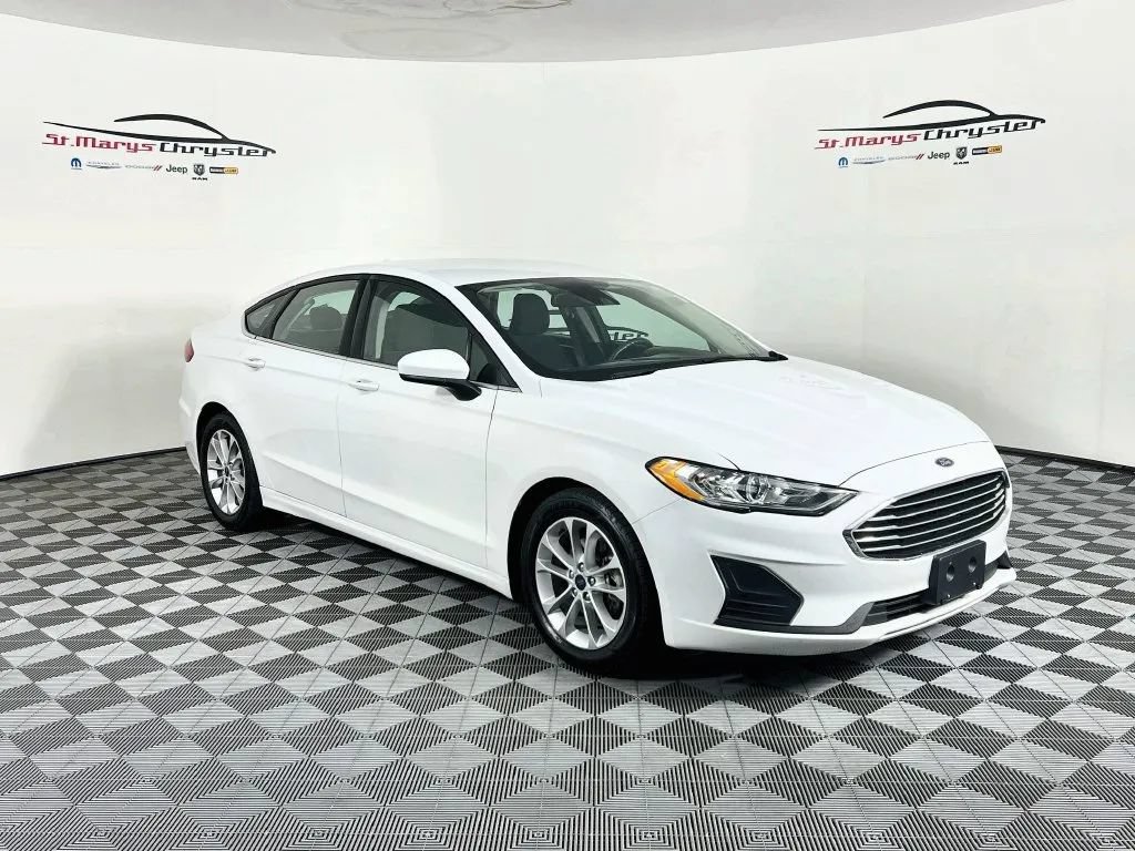 Used 2019 Ford Fusion SE FWD image 1