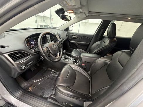 Used 2020 Jeep Cherokee Latitude Plus w/ Comfort/Convenience Group AWD/4WD image 10