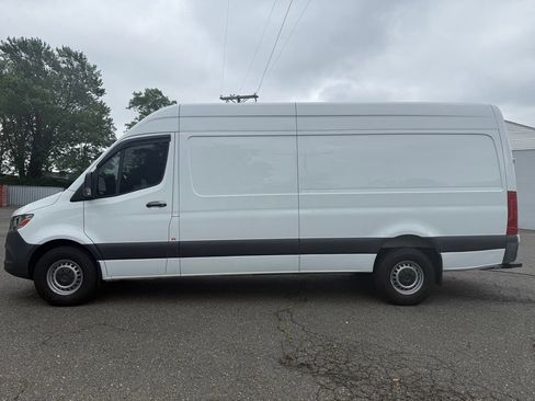 Used 2021 Mercedes-Benz Sprinter 2500 image 3