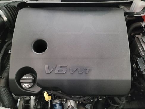 Used 2021 Chevrolet Traverse LT FWD image 30