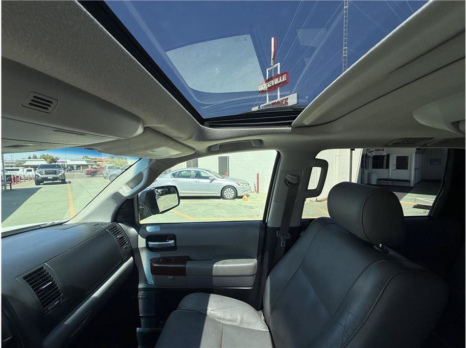 Used 2015 Toyota Sequoia Platinum AWD/4WD image 29