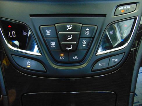 Used 2015 Buick Regal FWD image 18