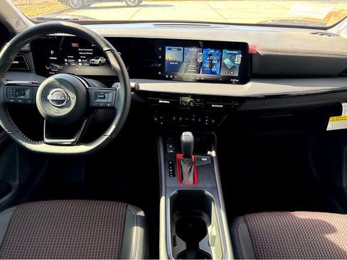 New 2026 Nissan Kicks SR w/ SR Premium Package FWD image 4