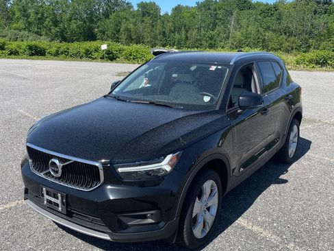 Used 2021 Volvo XC40 T5 Momentum AWD/4WD image 2