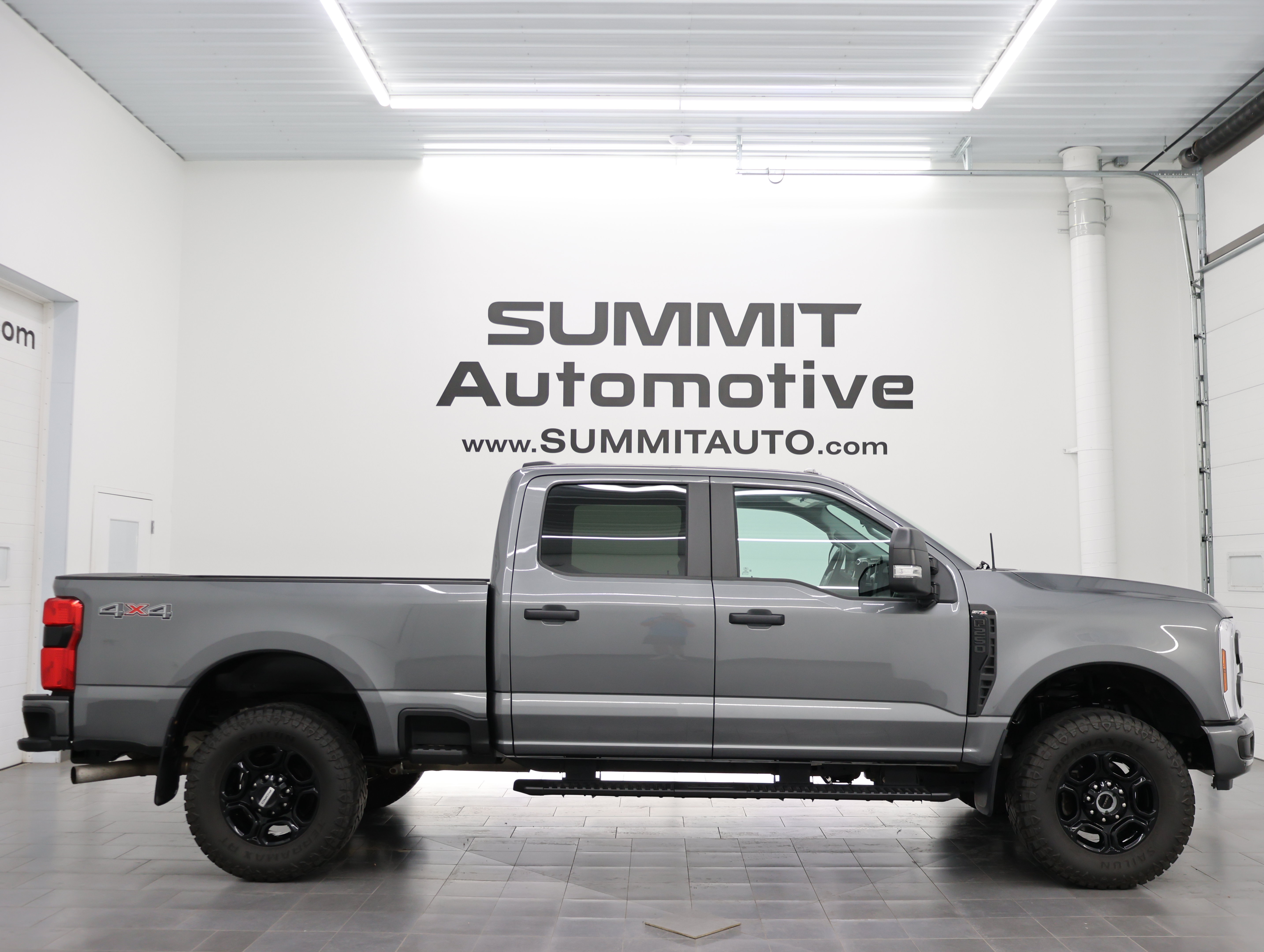 Used 2024 Ford F250 4x4 Crew Cab Super Duty 360° Tour