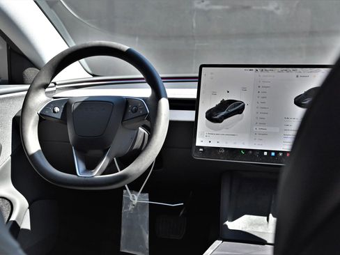 Used 2025 Tesla Model 3 Long Range image 7