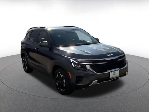 Used 2025 Kia Seltos S image 3