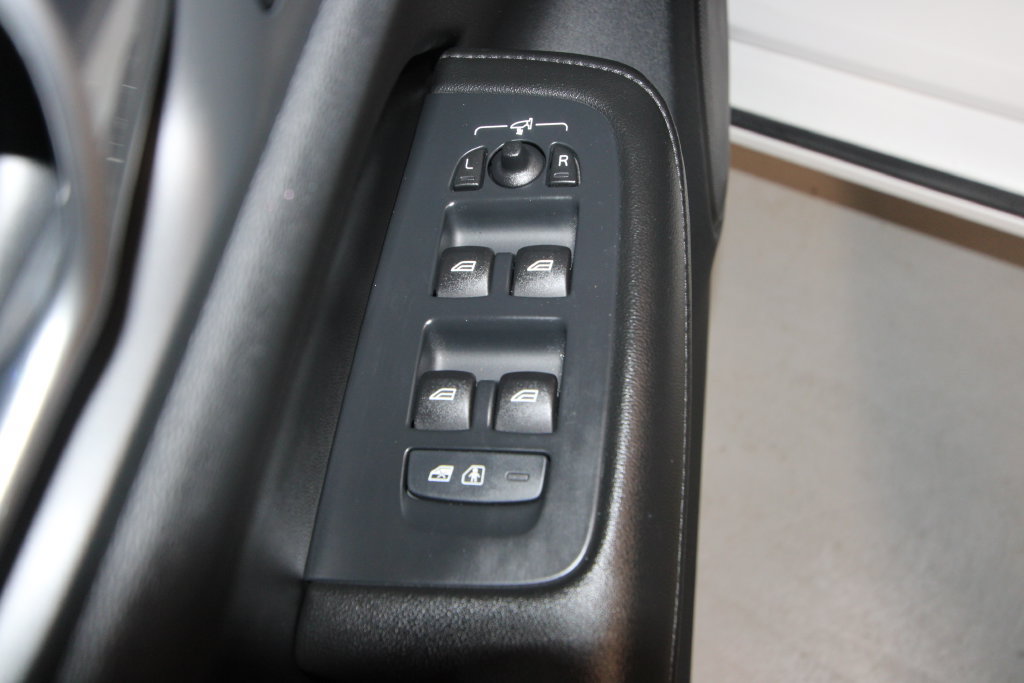 Used 2024 Volvo S60 B5 Plus AWD/4WD image 6