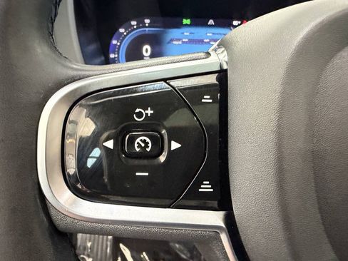 Used 2023 Volvo XC60 B5 Plus FWD image 25