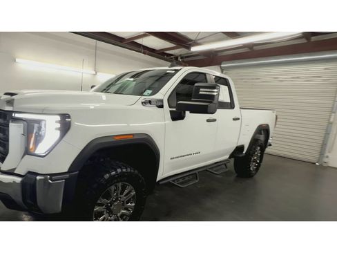 Used 2024 GMC Sierra 2500 Pro w/ Convenience Package AWD/4WD image 4