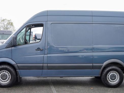 Used 2018 Mercedes-Benz Sprinter 2500 image 3