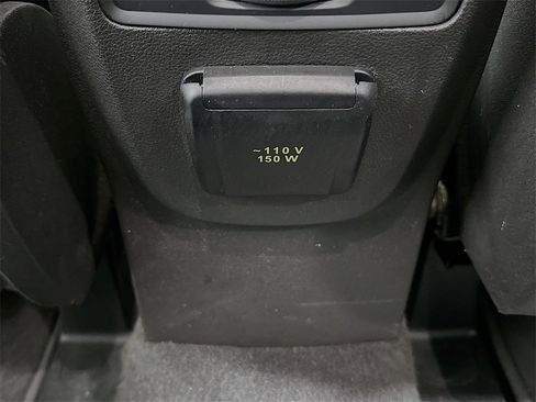 Used 2017 Ford Escape SE w/ Equipment Group 201A image 25