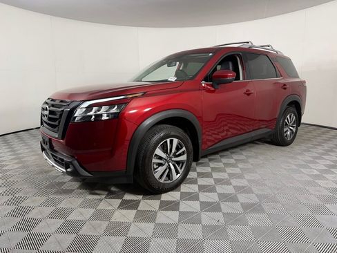 Used 2023 Nissan Pathfinder SL w/ Lighting Package (N92) image 3