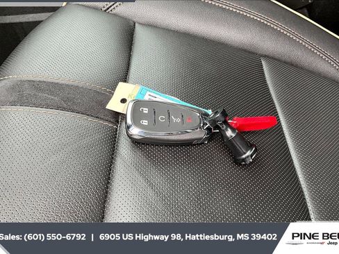 Used 2025 Chevrolet Blazer Premier w/ Enhanced Convenience Package image 11