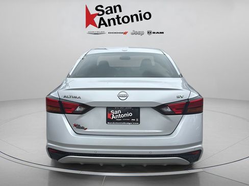 Used 2024 Nissan Altima 2.5 SV FWD image 7