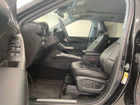 Used 2022 Ford Explorer Limited w/ Equipment Group 301A image 16