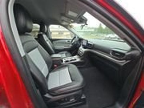 Used 2024 Ford Explorer XLT w/ Equipment Group 202A AWD/4WD image 4