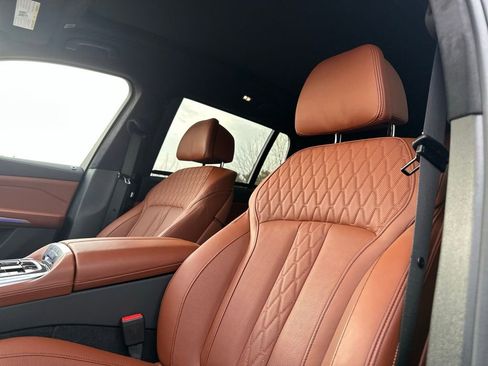 Certified 2025 BMW X7 M60i AWD/4WD image 17