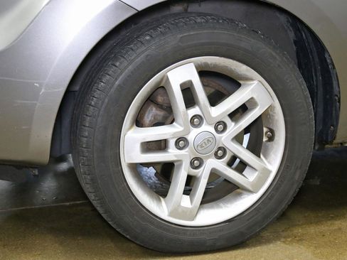 Used 2011 Kia Soul + image 18