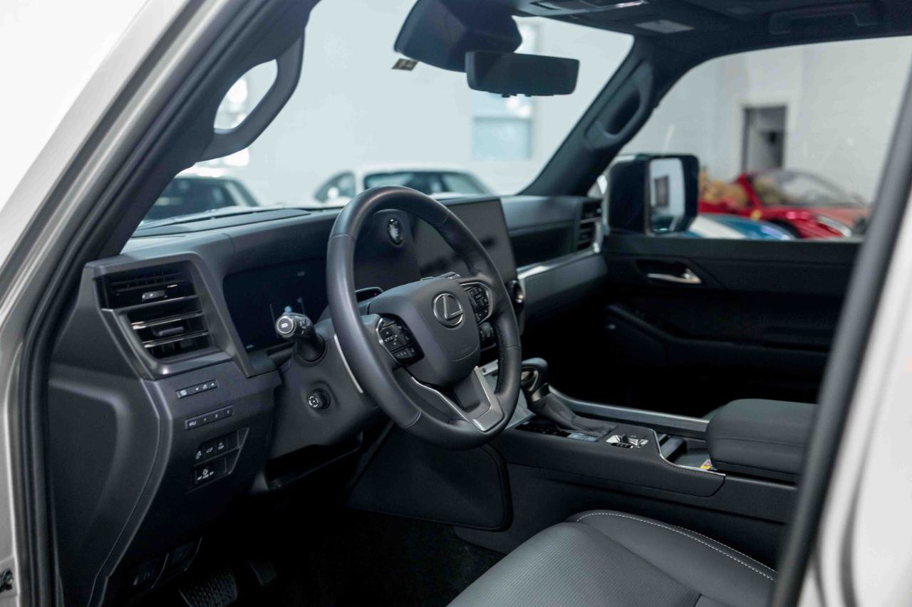 Used 2026 Lexus GX 550 w/ Accessory Package (ZB) AWD/4WD image 2