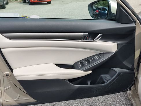 Used 2019 Honda Accord LX image 17
