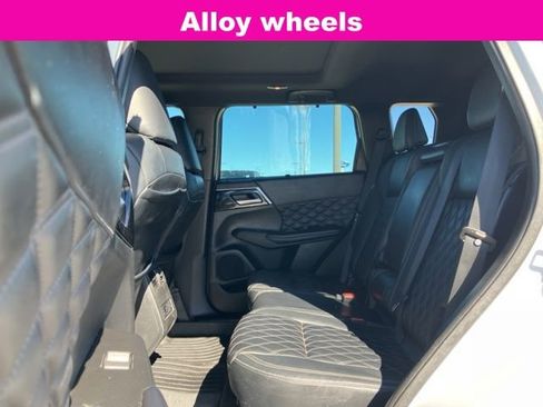 Used 2023 Mitsubishi Outlander SEL image 17