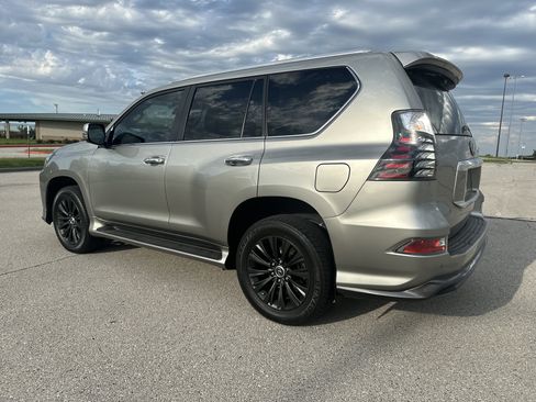 Used 2023 Lexus GX 460 Luxury w/ Sport Design Package AWD/4WD image 8