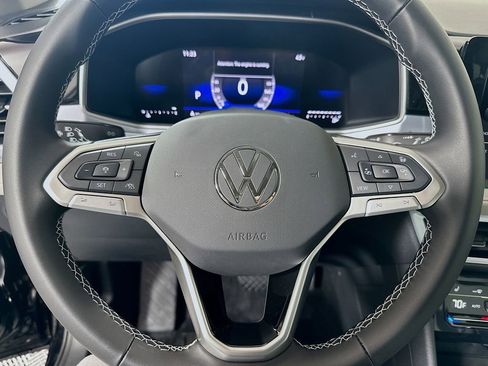 New 2026 Volkswagen Taos SE FWD image 11
