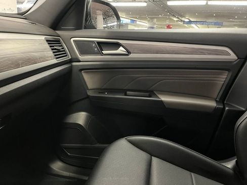 Used 2022 Volkswagen Atlas Cross Sport SE image 28