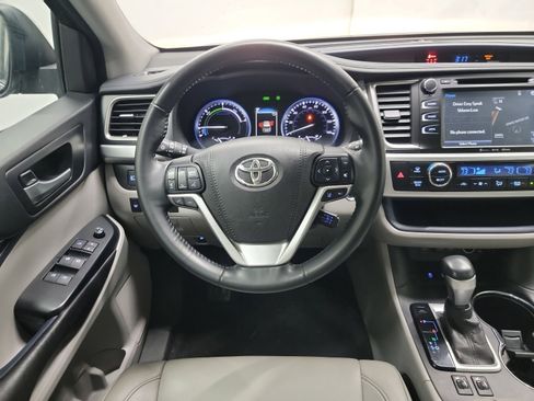 Used 2017 Toyota Highlander XLE image 16