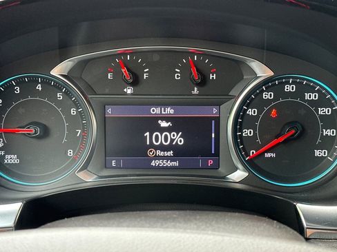 Used 2023 Chevrolet Traverse LT image 39