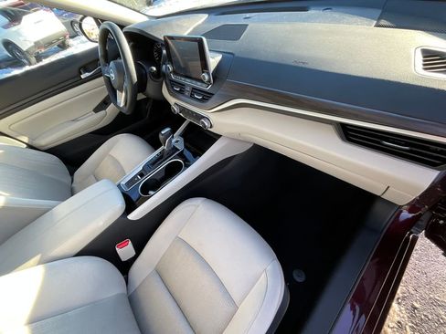 Used 2024 Nissan Altima 2.5 SV image 16
