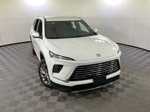 Used 2025 Buick Enclave Preferred image 42